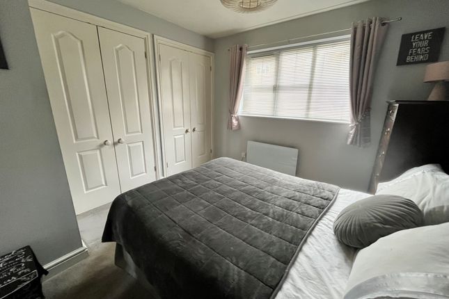 Flat for sale in Nell Gwynn Close, Porters Park