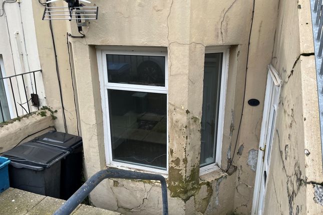 Thumbnail Flat to rent in Avenue Road, Dover