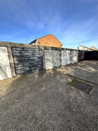Thumbnail Property for sale in St. Pauls Close, Aveley, South Ockendon, Essex