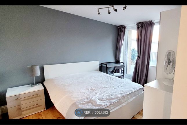 St Anthonys Close, London photo 3
