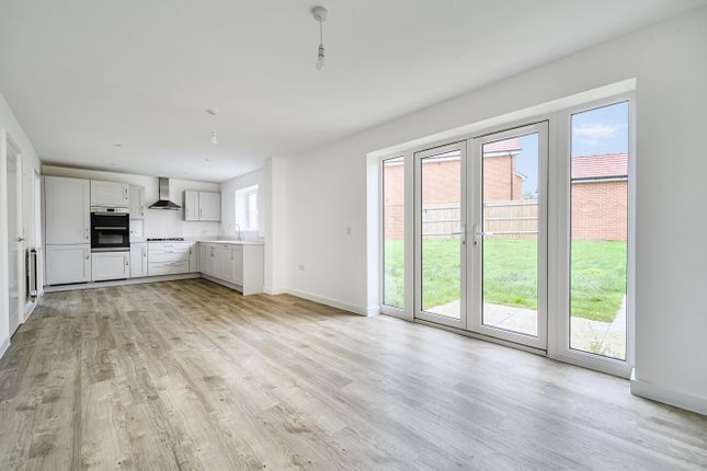 10, Colt View, Southampton photo 2