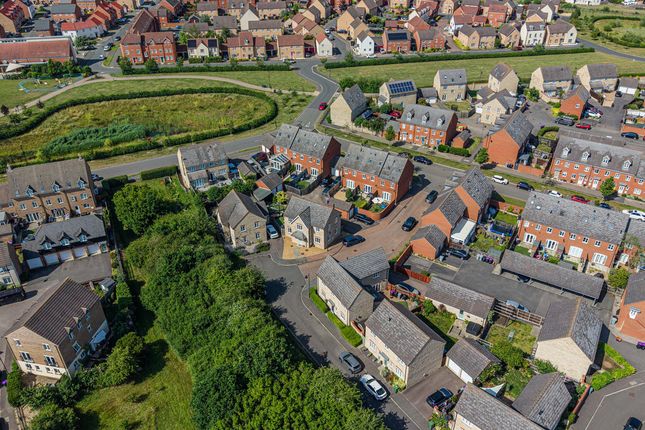 34, Coltsfoot Drive, Bourne photo 2
