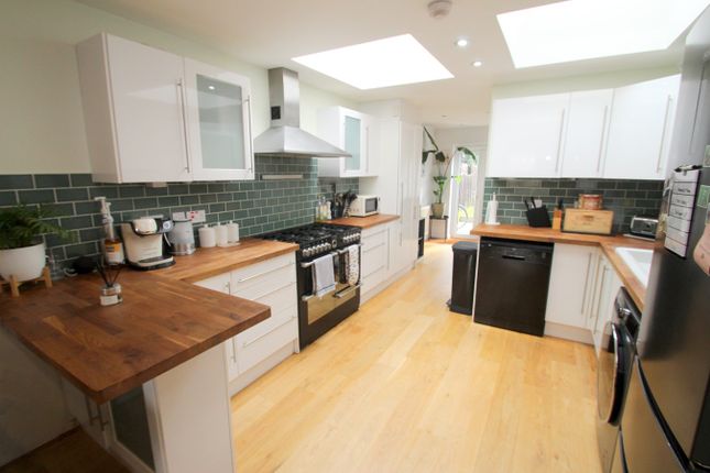 Thumbnail Cottage to rent in Surrey, Staines-Upon-Thames