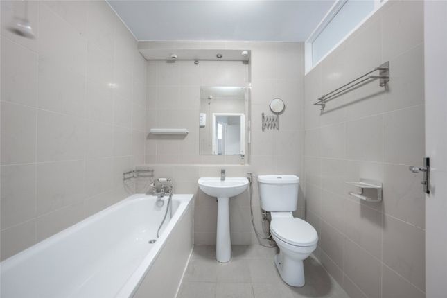 Flat 2, Stuart Tower, 105, Maida Vale, London photo 3
