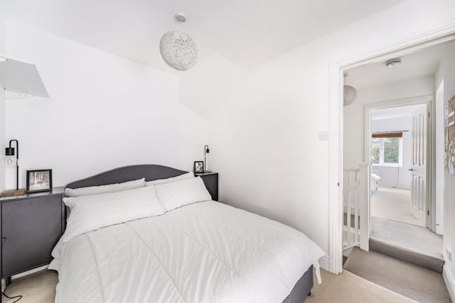 8 The Maples, Upper Teddington Road, Hampton Wick photo 4