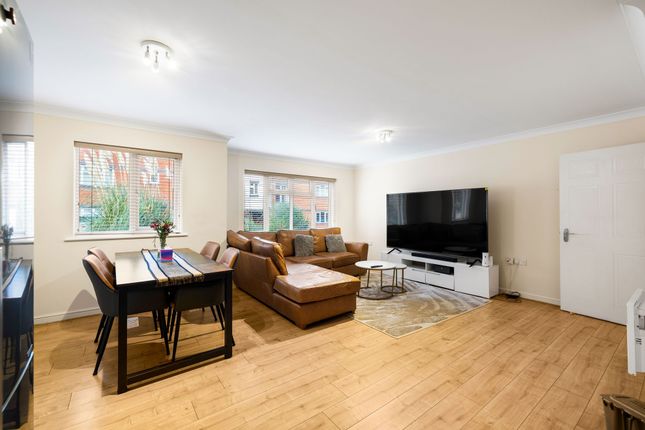 40 Tower Close, East Grinstead photo 3