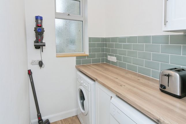 72, Voryn Avenue, Colwyn Bay photo 4