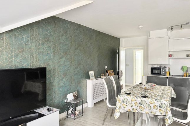 Apt 16 Fern Court, Rotherham photo 4
