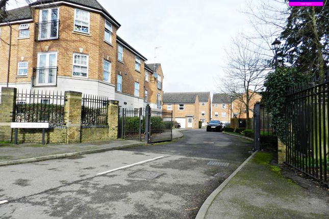 Town house for sale in Enders Close, Enfield