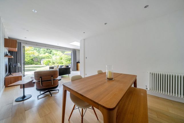 14, Southfields, East Molesey photo 4
