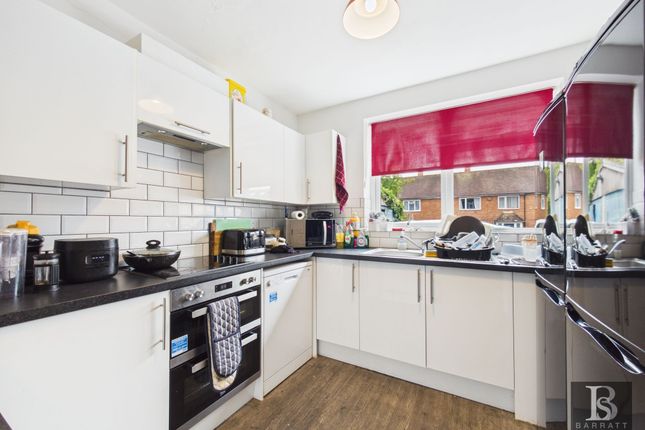 138, Doddsfield Road, Slough photo 4