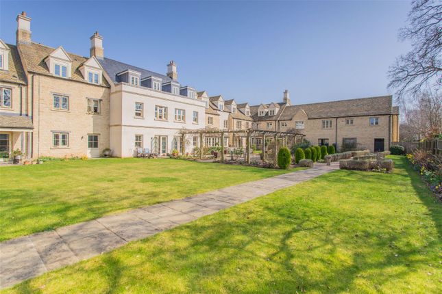 Thumbnail Flat for sale in London Road, Tetbury