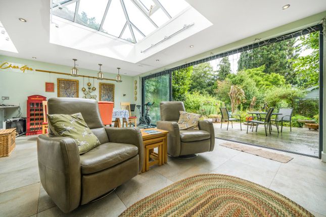 28, Stephendale Road, Farnham photo 2