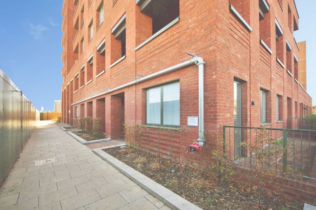 Flat 27, Meadowpip House, 5, Vernal Way, London photo 2