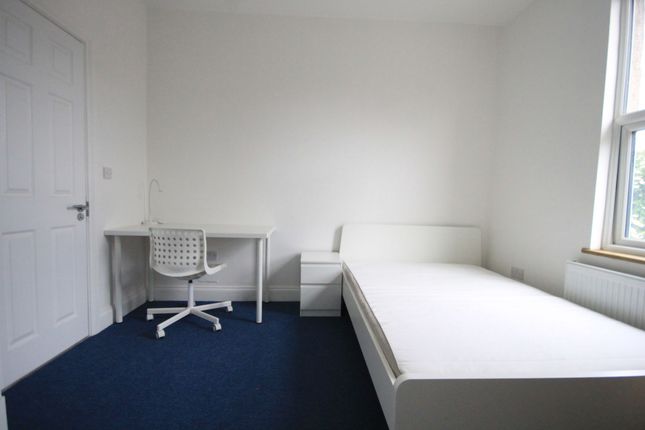 Thumbnail Room to rent in Valentines Road, Ilford