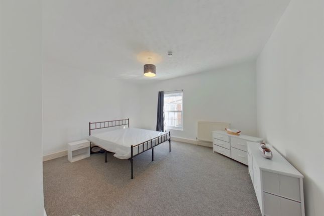 Room 2, 16, Mayfield Road, Gosport photo 2