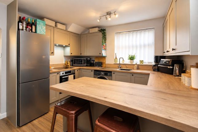 29, Carlton Crescent, Pontypridd photo 3