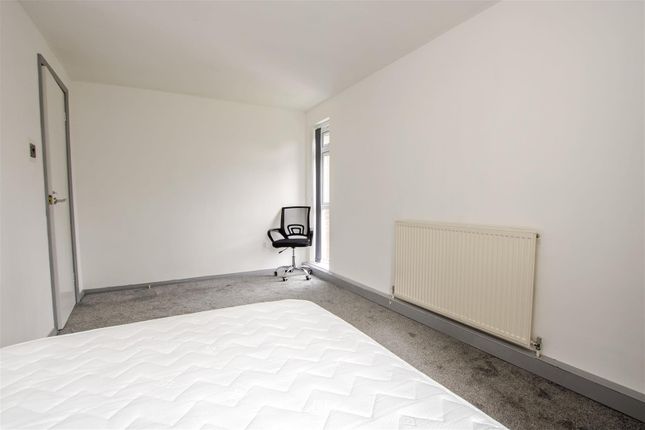 Flat to rent in Seymour Close, Selly Park, Birmingham