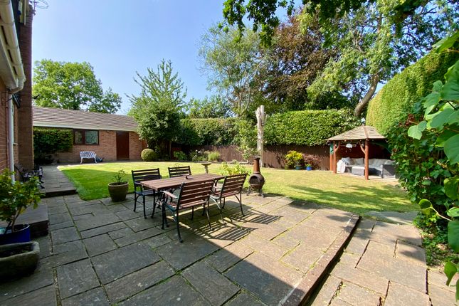 10, Plemstall Close, Mickle Trafford, Chester photo 3