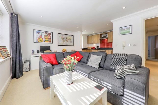 Mallard Place, Farnborough photo 4