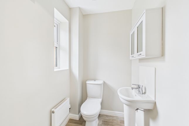 6, Barkston Heath, Quedgeley photo 4