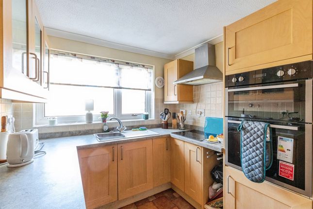11, Denby Dale, Wellingborough photo 4