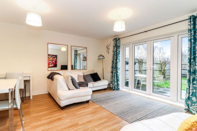 10 Frances Mews, Hemel Hempstead photo 2