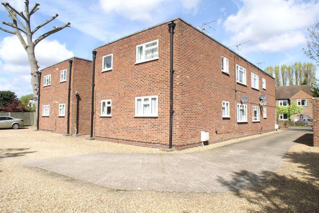 Thumbnail Flat to rent in Starrett Court, Beecot Lane, Walton On Thames