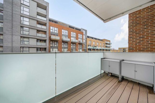 Flat for sale in Singapore Road, London