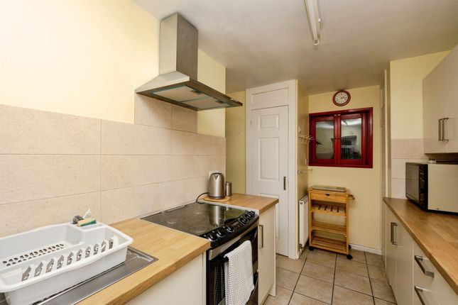51, Carisbrooke, Weymouth photo 2