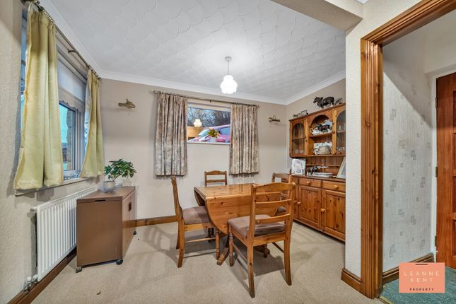 5 The Oaks, Caerphilly photo 3