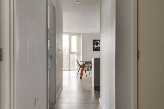 Flat 44, Shoreline, 42 Newnton Close, London photo 3