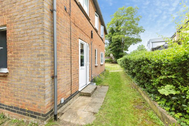 6 Aspley Court, Woburn Road, Woburn Sands, Milton Keynes photo 4
