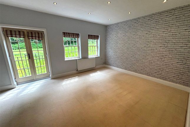 15, The Woodlands, Telford photo 2