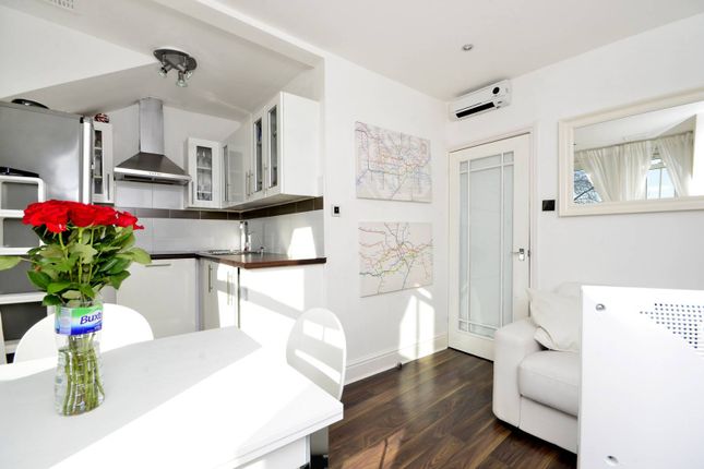 1-bed flat on Lower Road, Canada Water, £320,000