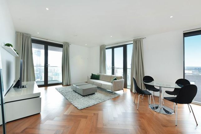 Flat to rent in Embassy Garden, New Union Square, London