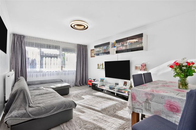Hitchin Close, Romford photo 2
