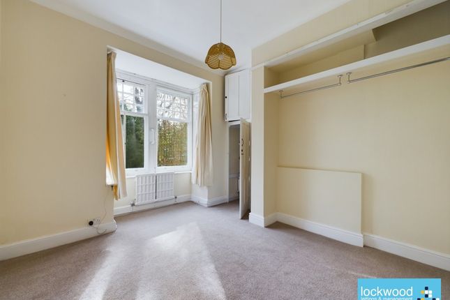 Flat to rent in Upper Gordon Road, Camberley