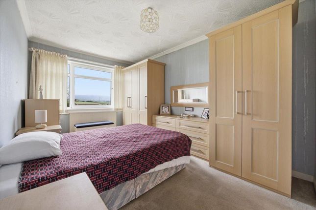 72, Oak Drive, Glasgow photo 4