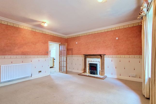 16, Cliffe Lane, Cleckheaton photo 2