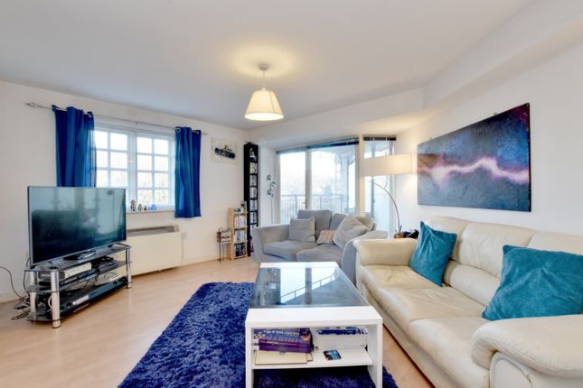 Flat for sale in Edith Cavell Way, Shooters Hill, London