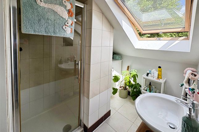 Flat 5, Rosewood,, Kingfield Road, Surrey photo 3