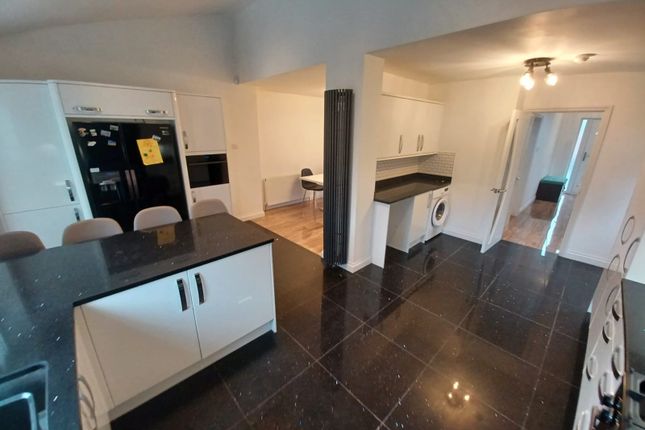 29, Carr Manor Walk, West Yorkshire photo 4