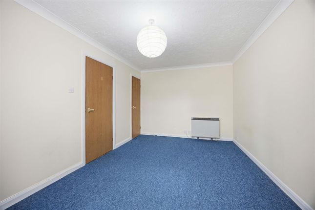 58, Newcourt, Uxbridge photo 4