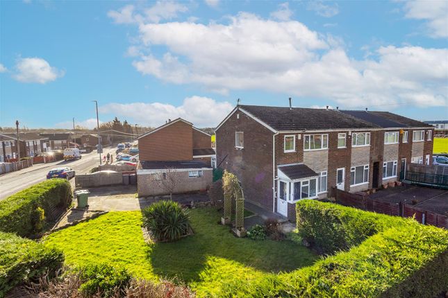 Thumbnail Town house for sale in Barwick Road, Leeds