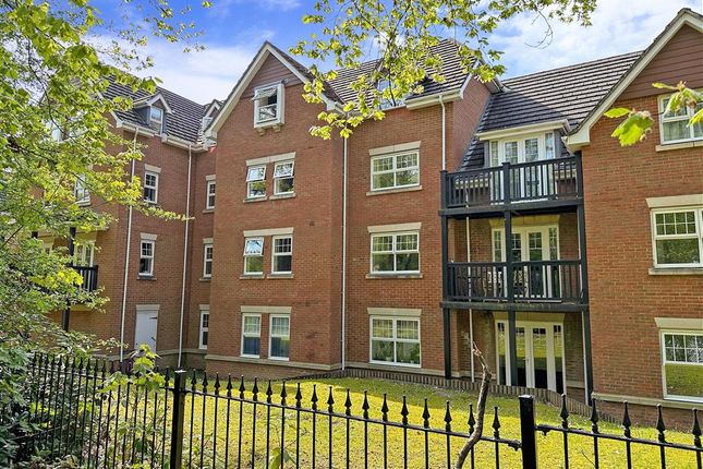 Thumbnail Flat for sale in Worth Park Avenue, Crawley, West Sussex