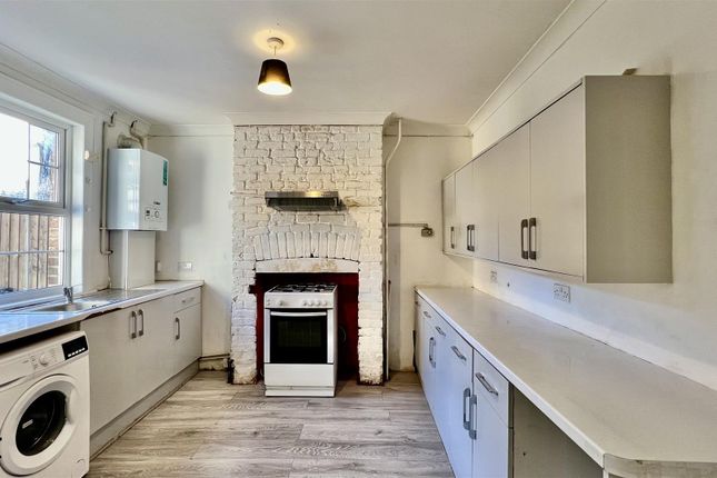 224, Hanworth Road, Hounslow photo 3