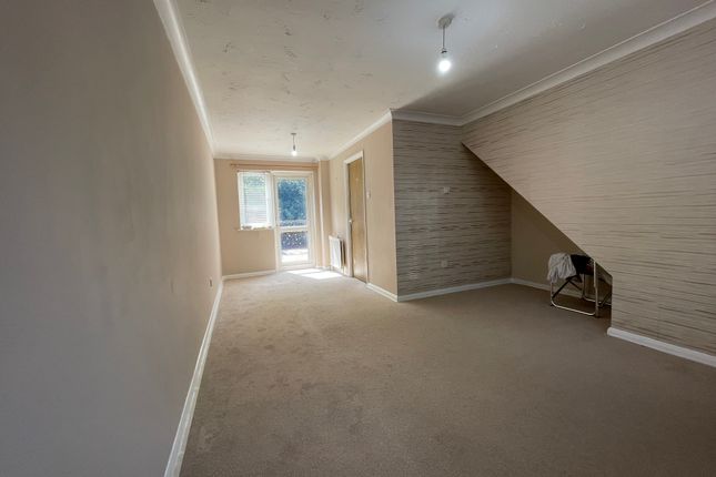27, Acer Grove, Pinewood photo 2