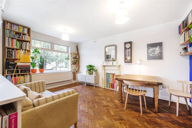 Flat for sale in Taymount Rise, Forest Hill, London
