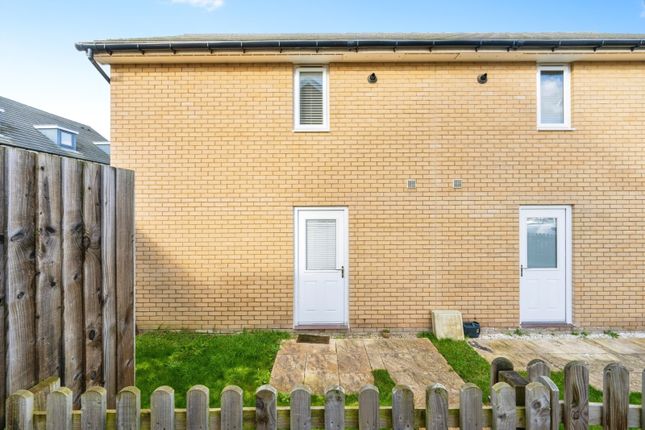 9, Tawny Avenue, Bedford photo 2